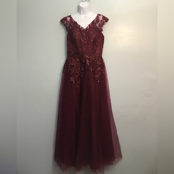 JJs House Dresses & Skirts - JJs House Lace Prom Dress